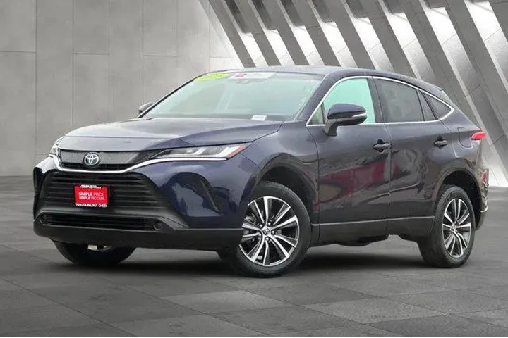 $30900 : Toyota Venza 2023 AWD LE 4dr image 2