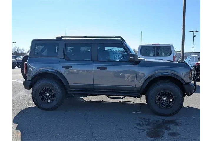$39992 : Ford Bronco 2022 4x4 Base Ad image 2