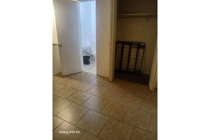 $750 : Se renta 1 cuarto para mujer image 4