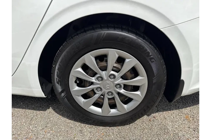 $8995 : 2020 Forte FE image 10