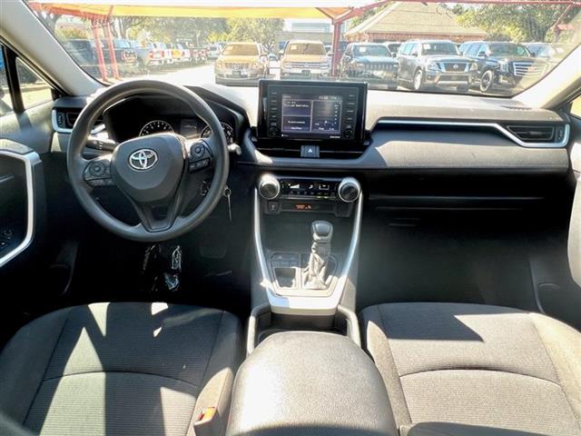 $20950 : 2020 TOYOTA RAV4 LE image 10