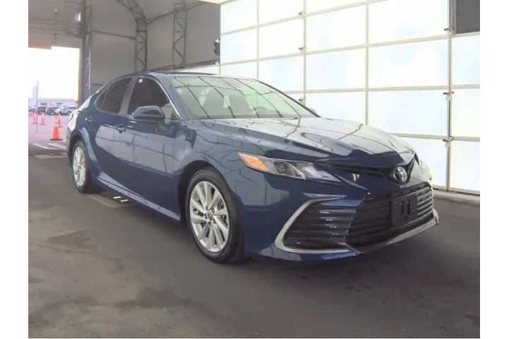 $23123 : Toyota Camry 2024 LE 4dr Sed image 2