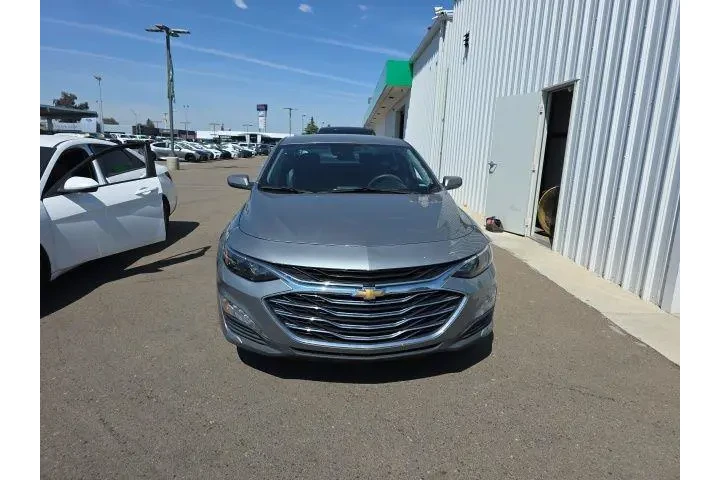 $19775 : Chevrolet Malibu 2024 LT 4dr image 2