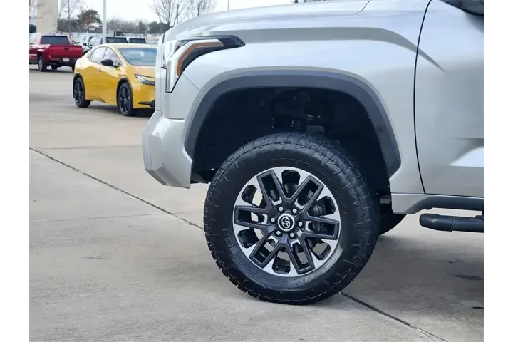 $39997 : Toyota Tundra 2022 4x2 SR5 4 image 8
