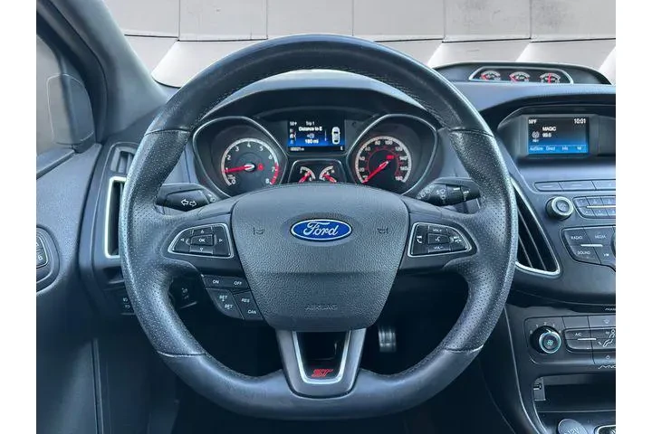 $18292 : Ford Focus 2018 ST 4dr Hatch image 9