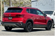 $21900 : Volkswagen Taos 2023 SE 4dr thumbnail