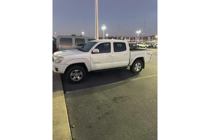 $20324 : Toyota Tacoma 2013 4x4 V6 4d image 6
