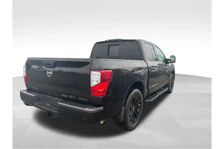 $36849 : Nissan Titan 2023 4x4 SV 4dr image 3