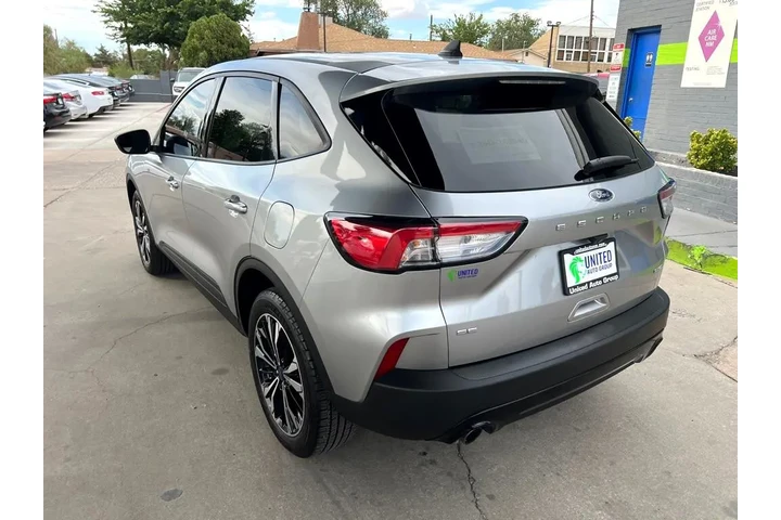 2022 Escape SE AWD image 7
