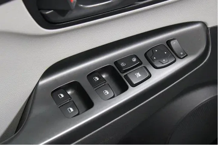 $21988 : Hyundai KONA 2023 SEL 4dr Cr image 4