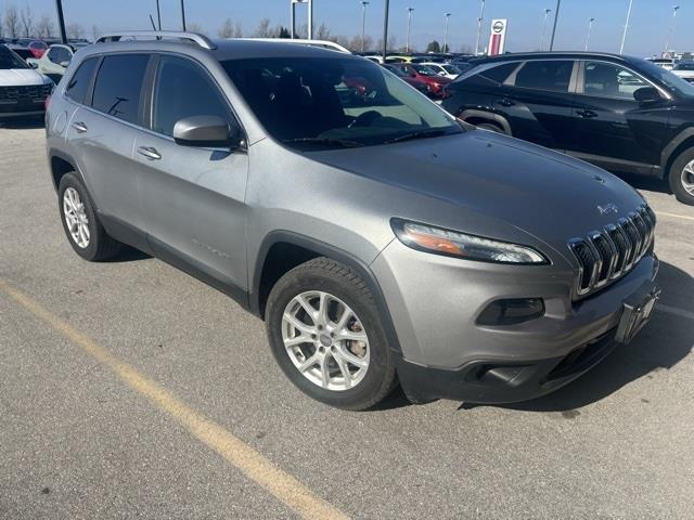 $14000 : Pre-Owned 2015 Cherokee Latit image 3