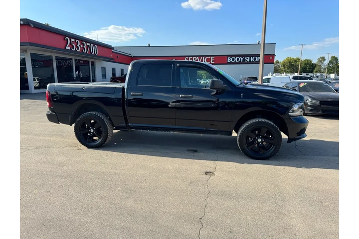 $15980 : 2014 RAM 1500 4WD Crew Cab 14 image 1