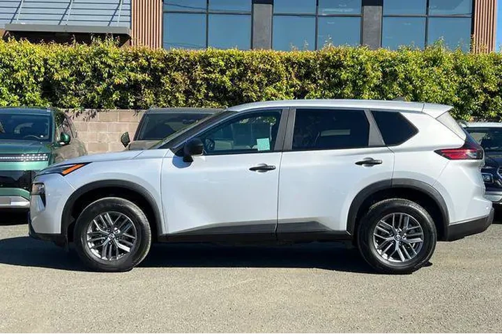 $17790 : Nissan Rogue 2024 AWD S 4dr image 10