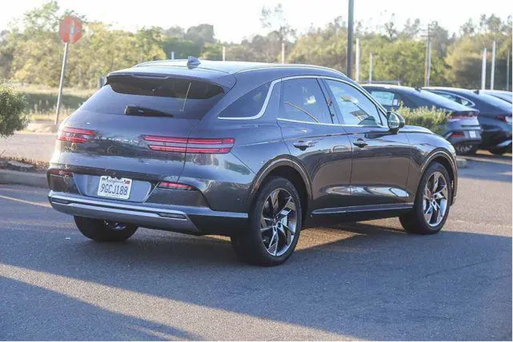 $37892 : Genesis Electrified GV70 202 image 5
