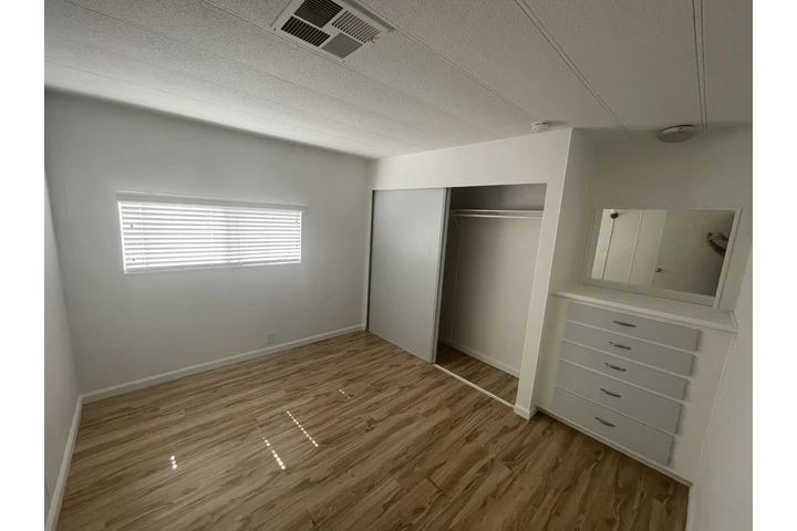 $900 : Se renta cuarto en Cypress image 1