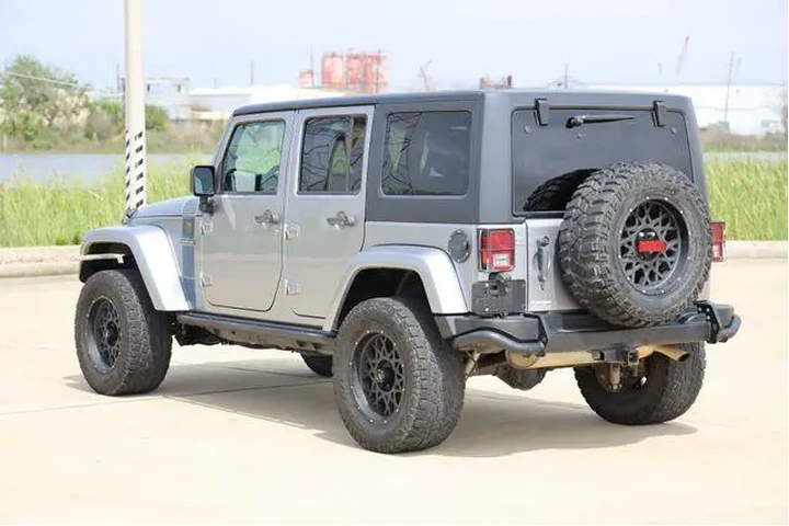 $18882 : Jeep Wrangler JK Unlimited 2 image 7