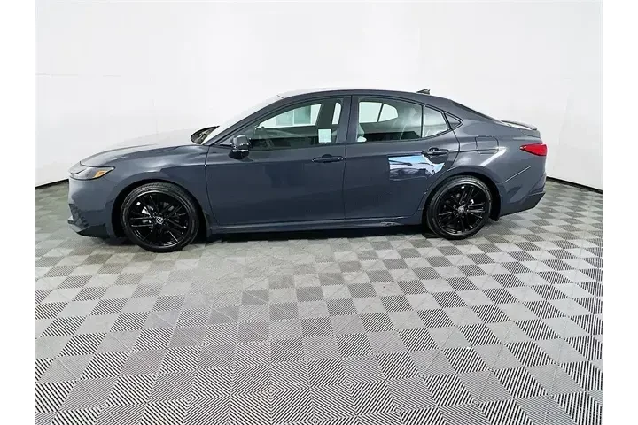 $35900 : Toyota Camry 2026 SE 4dr Sed image 4