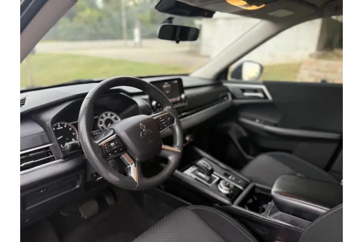 $15999 : 2022 Outlander ES image 7