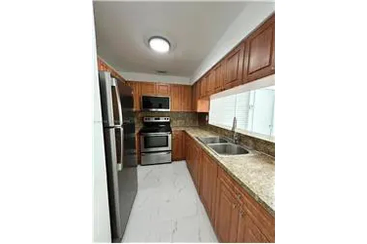 $2500 : Rental property with 3 bedro image 1