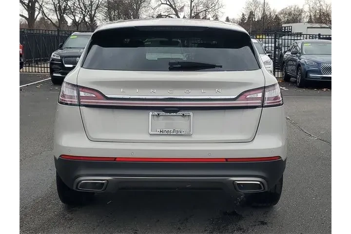 $34988 : Lincoln Nautilus 2022 AWD Re image 7