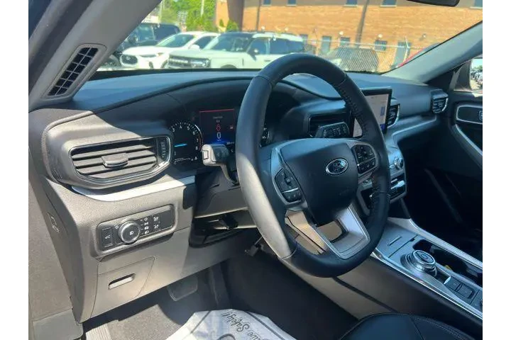 $32218 : Ford Explorer 2023 AWD XLT 4 image 8