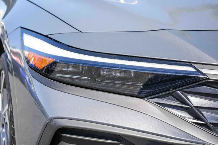 $21000 : Hyundai ELANTRA 2025 SEL Spo image 4