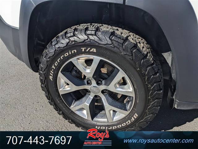 $14995 : 2017 Cherokee Trailhawk 4WD S image 9