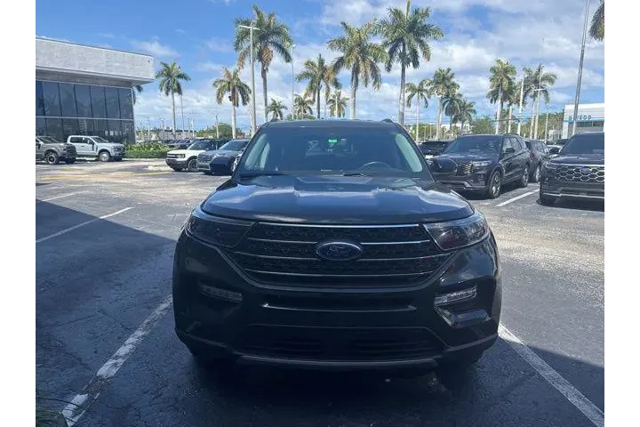 $26997 : Ford Explorer 2022 XLT 4dr S image 2