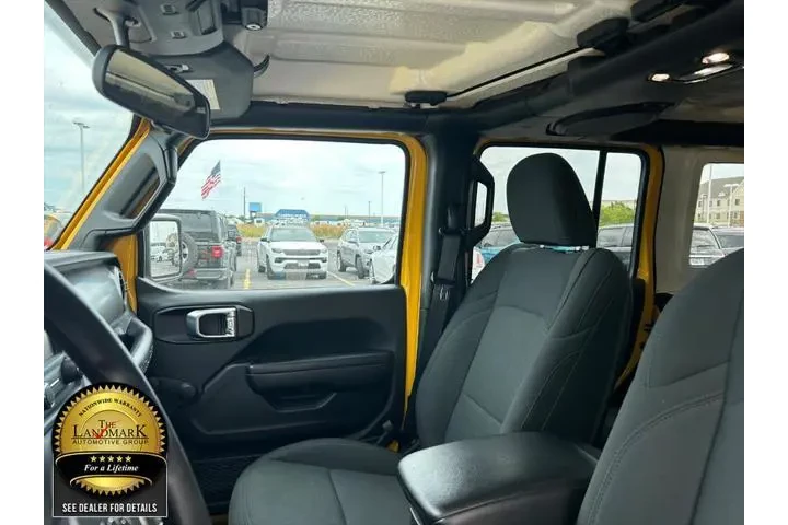 $29998 : Jeep Wrangler Unlimited 2021 image 9