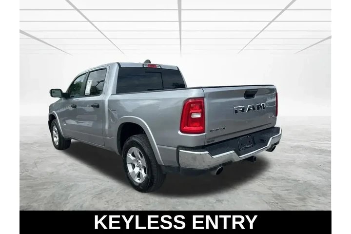 $33339 : Ram 1500 2025 4x4 Big Horn 4 image 7
