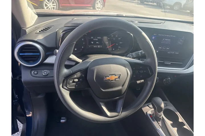 $19701 : Chevrolet Trax 2024 LS 4dr C image 10