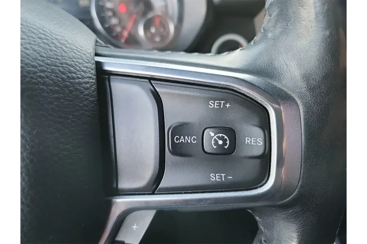 $28500 : Ram 1500 2019 4x2 Laramie 4d image 6