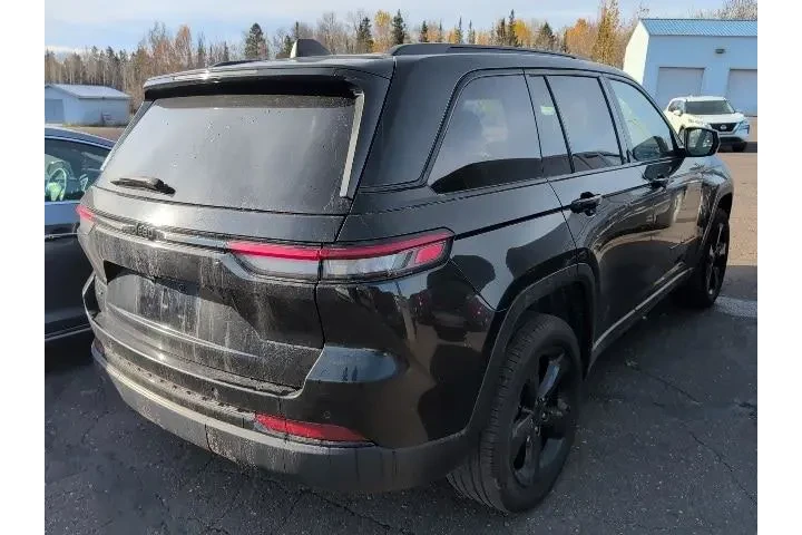 $30920 : Jeep Grand Cherokee 2023 4x4 image 2