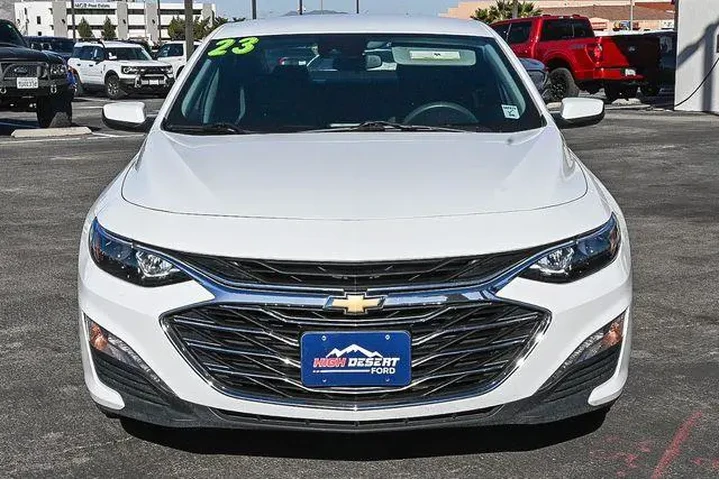 $17388 : Chevrolet Malibu 2023 LT 4dr image 2