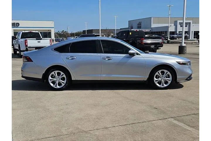 $25581 : Honda Accord 2025 LX 4dr Sed image 2