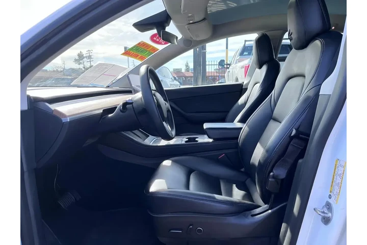 $33988 : Tesla Model Y 2022 AWD Long image 5