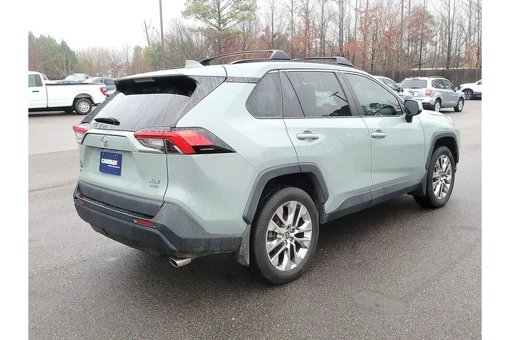 $22998 : Toyota RAV4 2021 AWD XLE Pre image 5