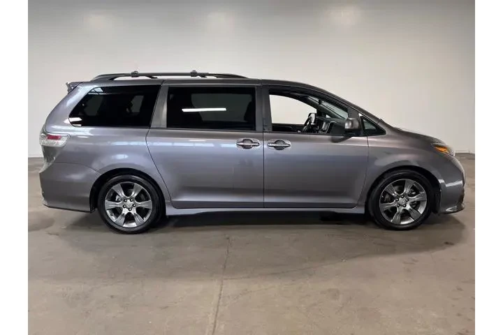 $13922 : Toyota Sienna 2015 image 2