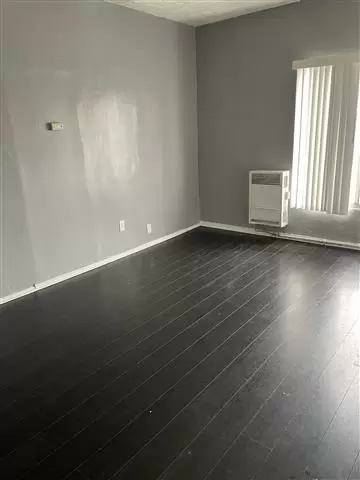 $1475 : 1443 S  BONNIE BREA image 2