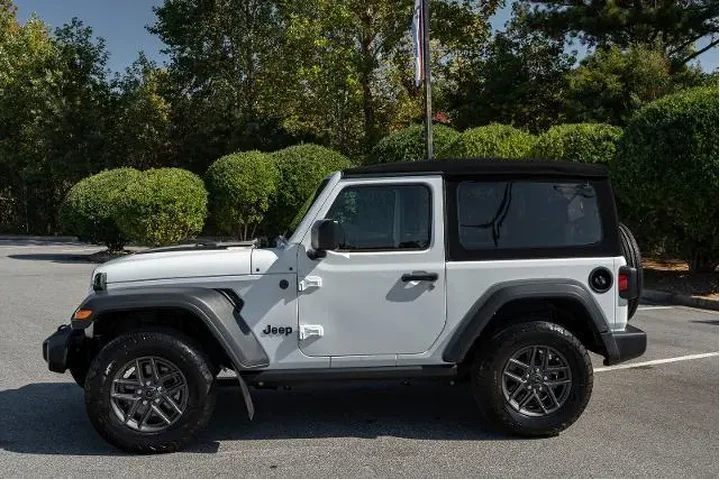 $32999 : Jeep Wrangler 2024 4x4 Sport image 5