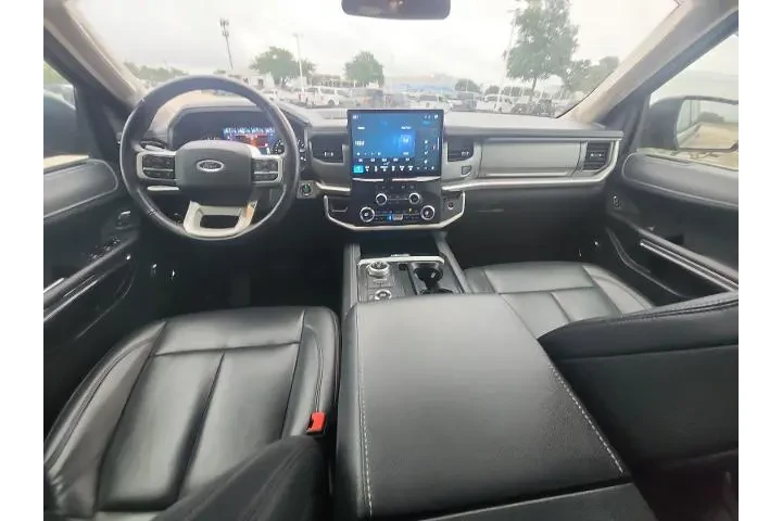 $39998 : Ford Expedition 2024 4x4 XLT image 9