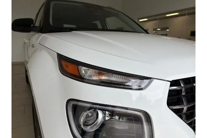 $21662 : Hyundai VENUE 2024 SEL 4dr C image 9