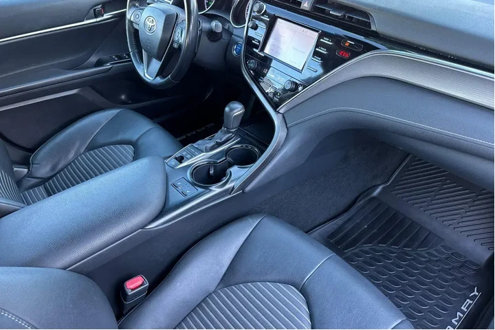 $21195 : Toyota Camry Hybrid 2018 SE image 8