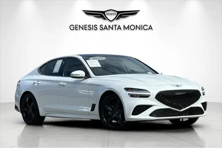 $28998 : Genesis G70 2023 AWD 2.0T 4d image 2
