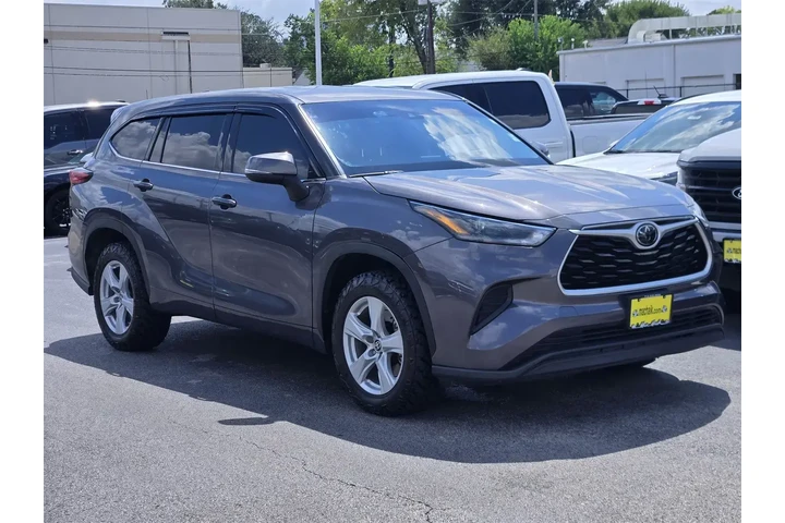$23497 : Toyota Highlander 2021 L 4dr image 2
