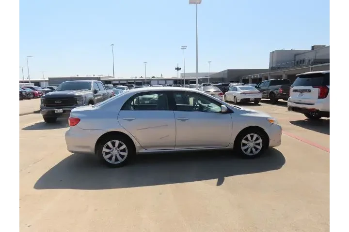 $5999 : Toyota Corolla 2013 S 4dr Se image 10