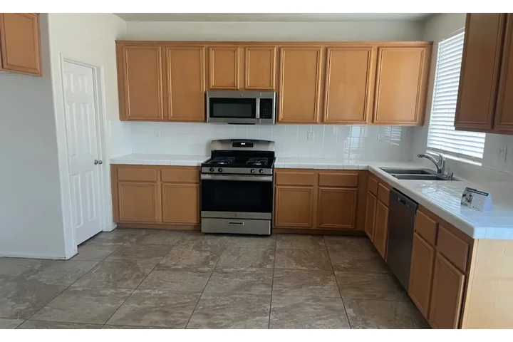 $1985 : HOME SWEET HOME image 2
