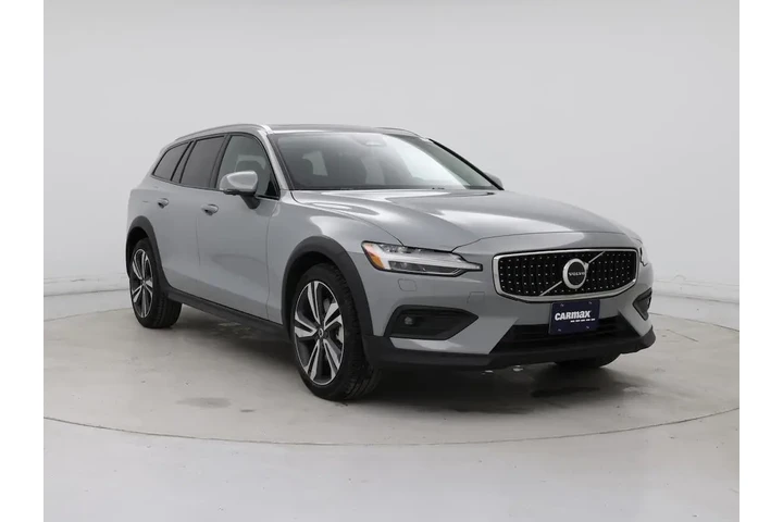 $38998 : Volvo V60 Cross Country 2025 image 1