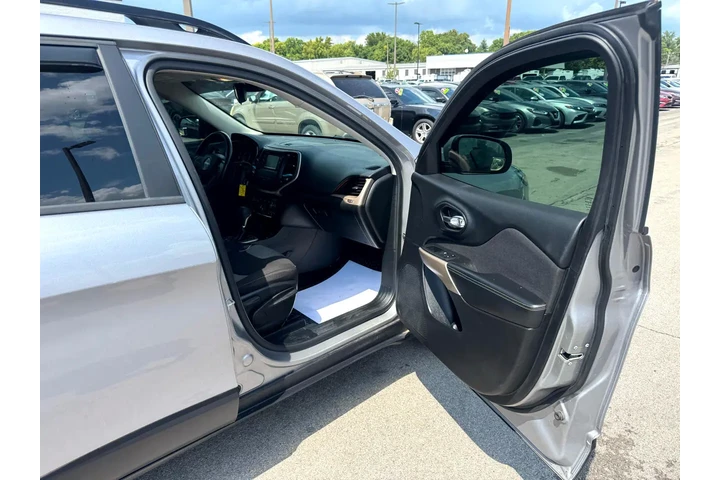 $10980 : 2018 Cherokee Latitude FWD image 8