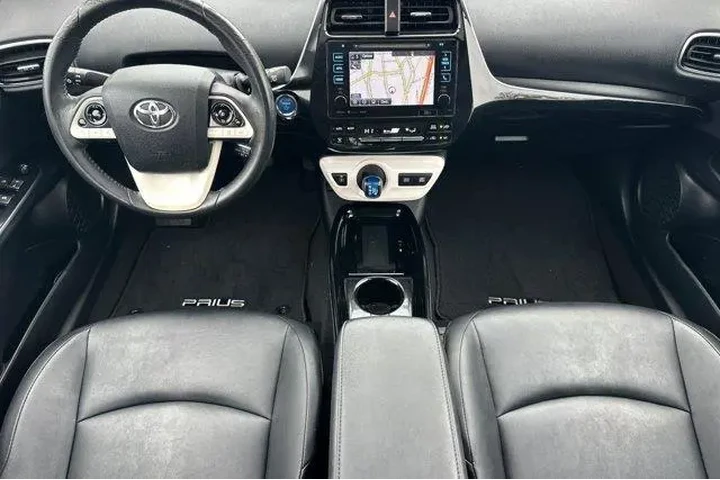 $17900 : Toyota Prius 2017 Four 4dr H image 6